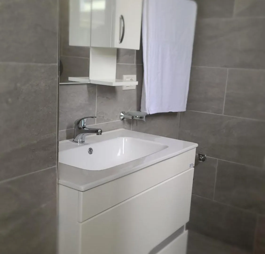 Home Inn Apartaments 地拉那 公寓
